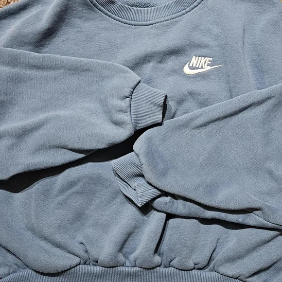 Nike Women's Blue Cropped Crewneck Sweatshirt - Picture 5 of 8